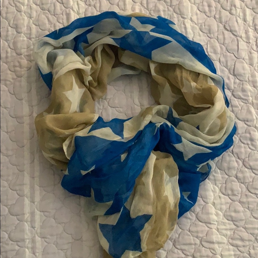 Star scarf, blue, cream and tan.